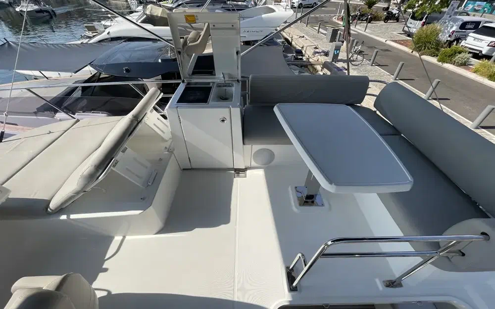 slider 19 Prestige Yachts 420 Fly