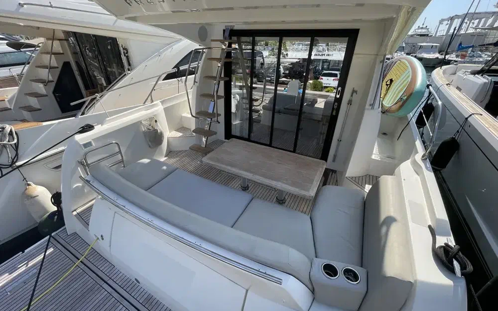 slider 2 Prestige Yachts 420 Fly