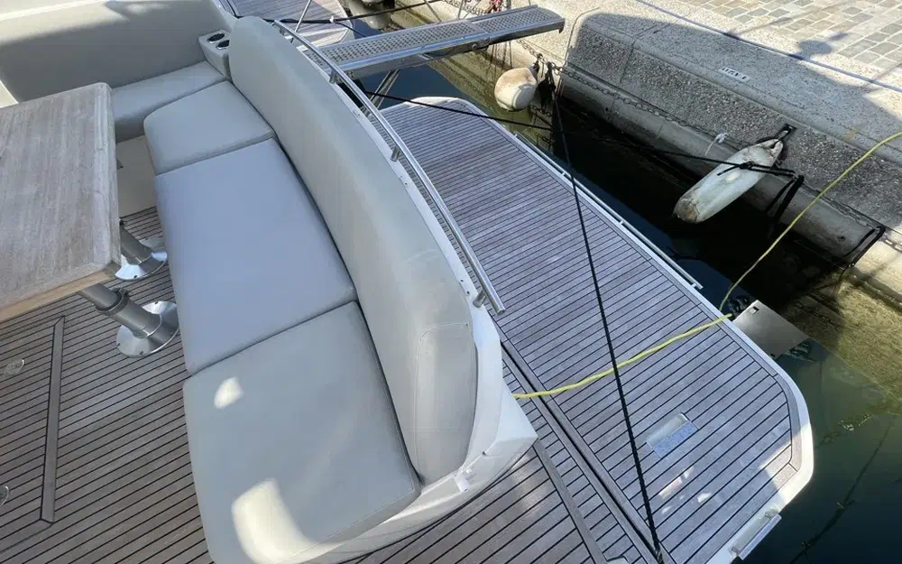 slider 3 Prestige Yachts 420 Fly