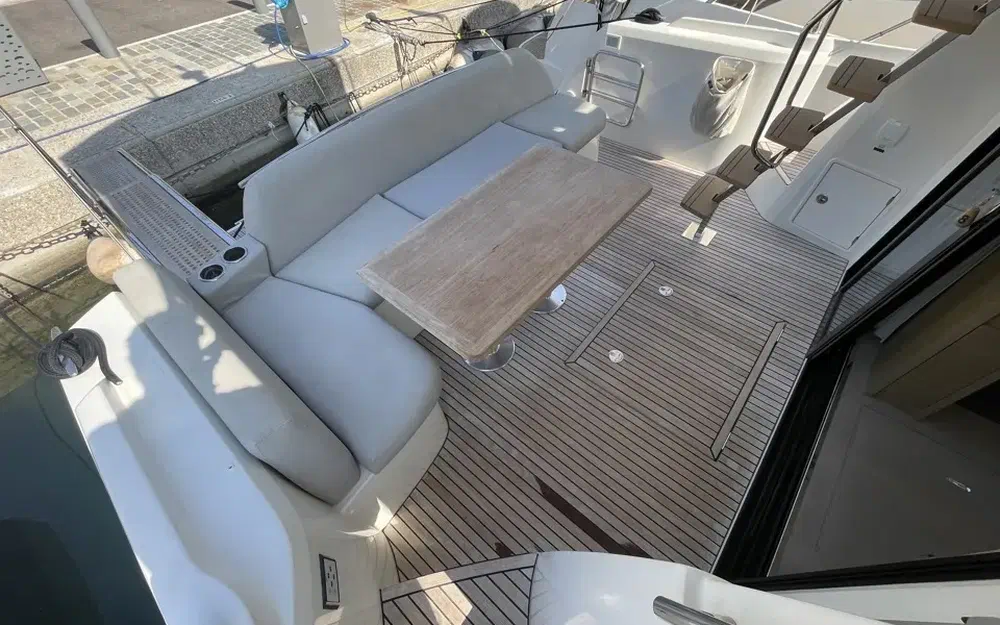 slider 4 Prestige Yachts 420 Fly