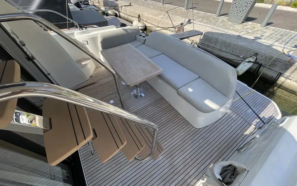 slider 5 Prestige Yachts 420 Fly