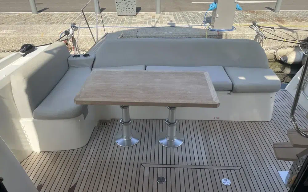 slider 6 Prestige Yachts 420 Fly