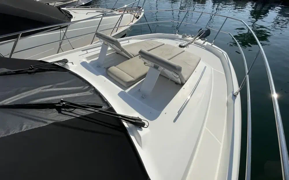 slider 8 Prestige Yachts 420 Fly