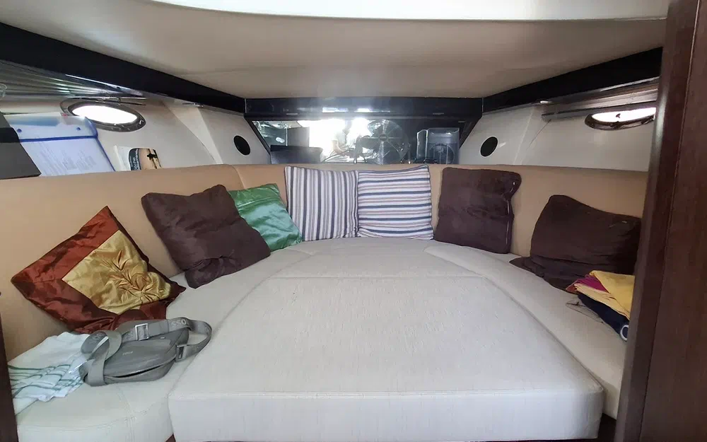 slider 1 Rio Yachts 32 BLU