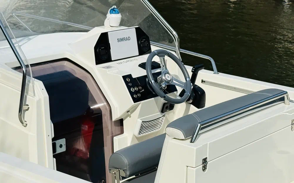 slider 10 Pacific Craft 670 Open