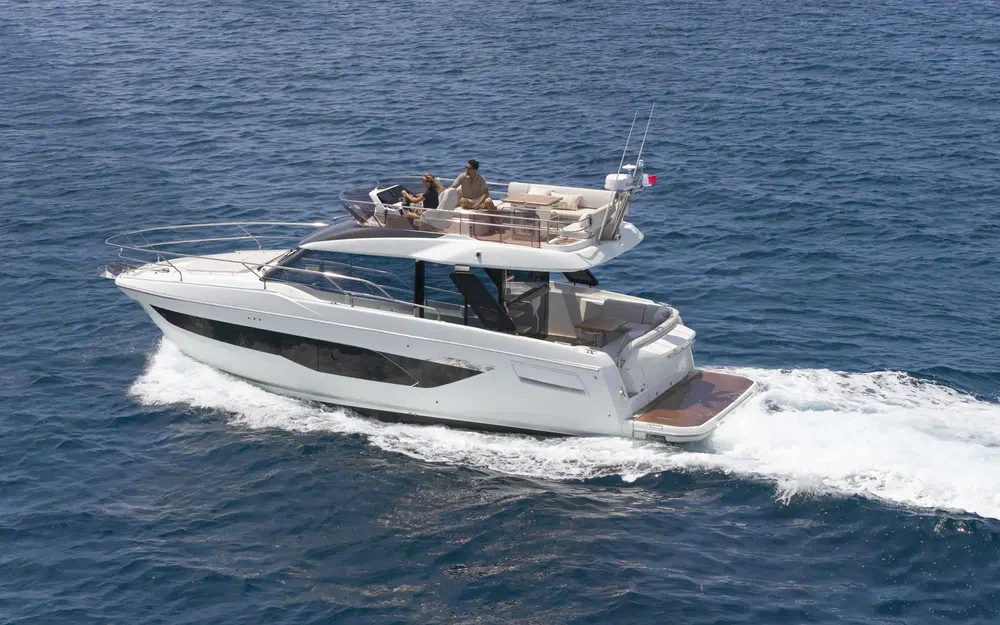 slider 9 Prestige Yachts F4.3