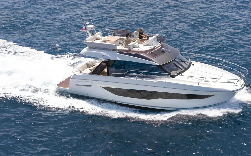 slider 10 Prestige Yachts F4.3