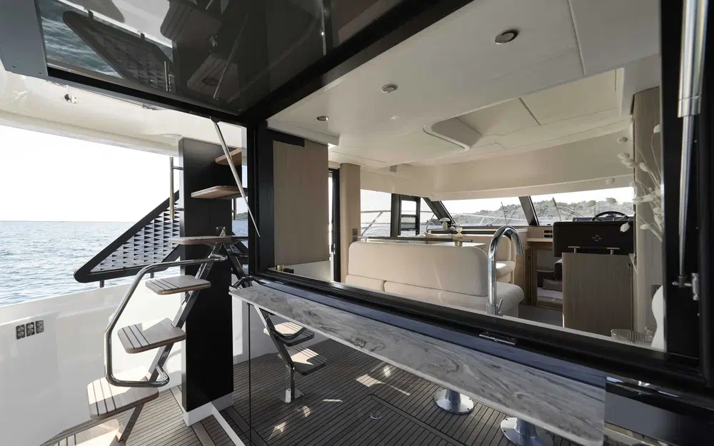 slider 16 Prestige Yachts F4.3
