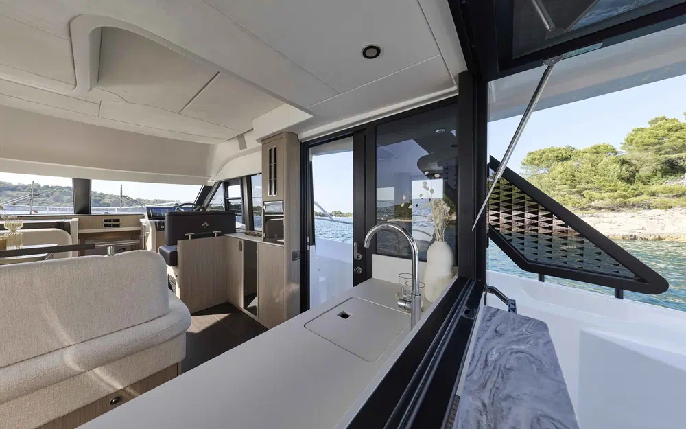slider 17 Prestige Yachts F4.3