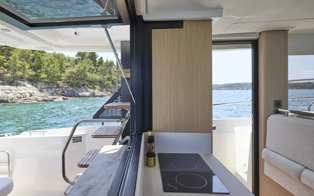 slider 18 Prestige Yachts F4.3