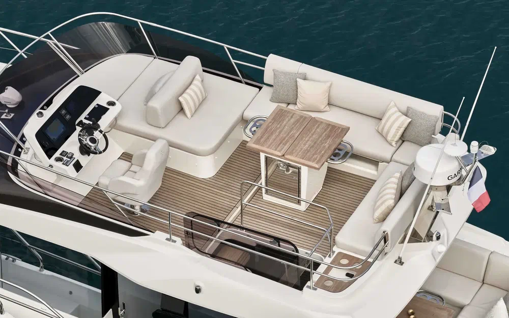 slider 1 Prestige Yachts F4.3