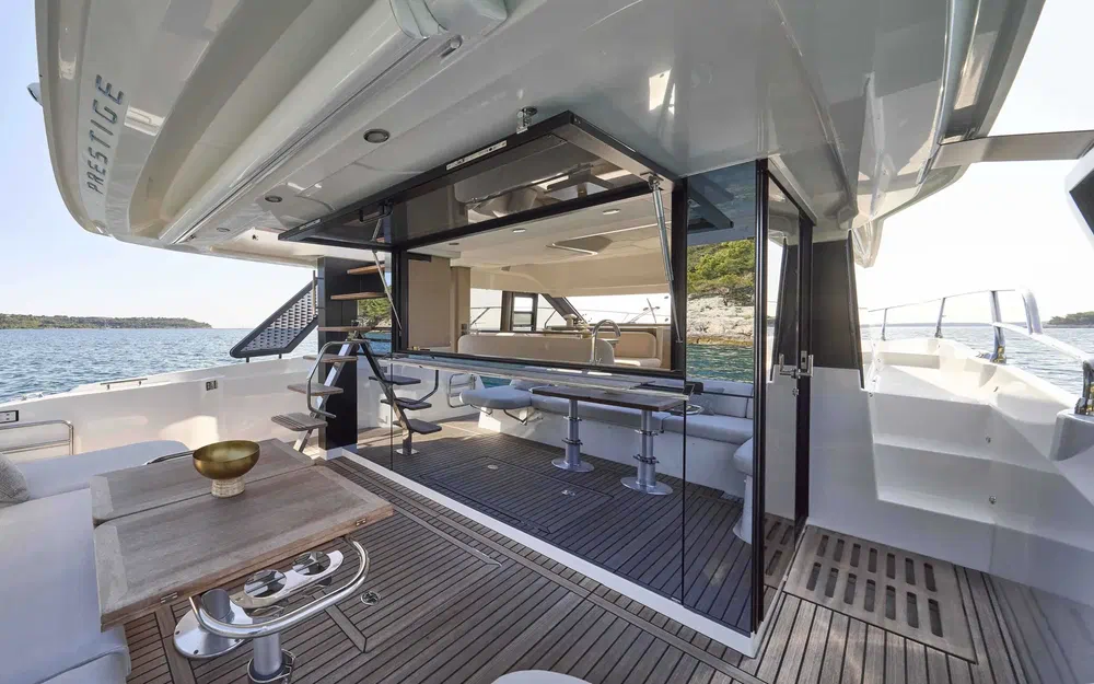 slider 2 Prestige Yachts F4.3