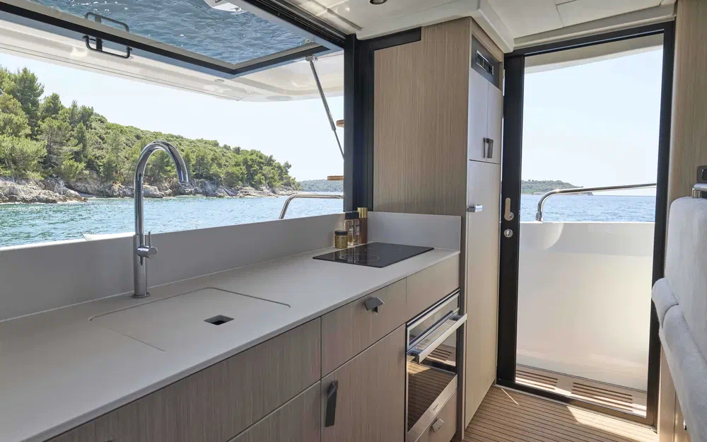 slider 3 Prestige Yachts F4.3