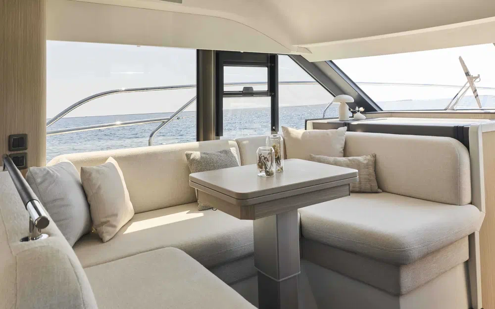 slider 4 Prestige Yachts F4.3