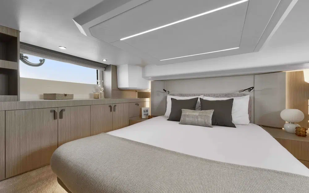 slider 5 Prestige Yachts F4.3