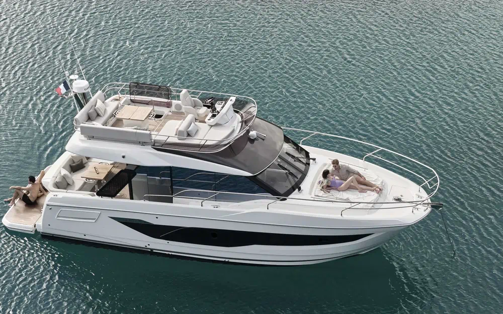 slider 8 Prestige Yachts F4.3
