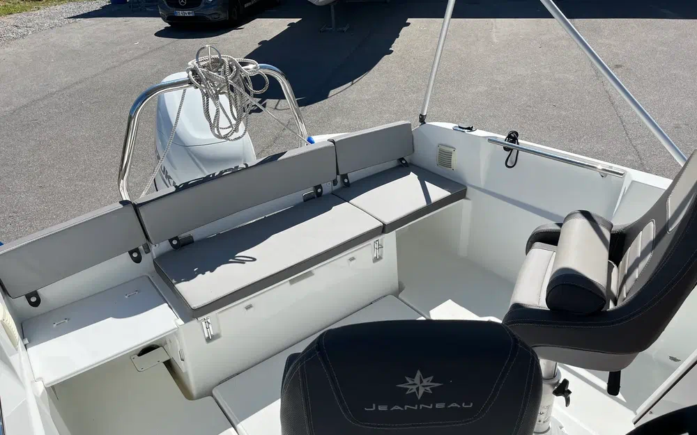 slider 7 Jeanneau Cap Camarat 5.5 CC