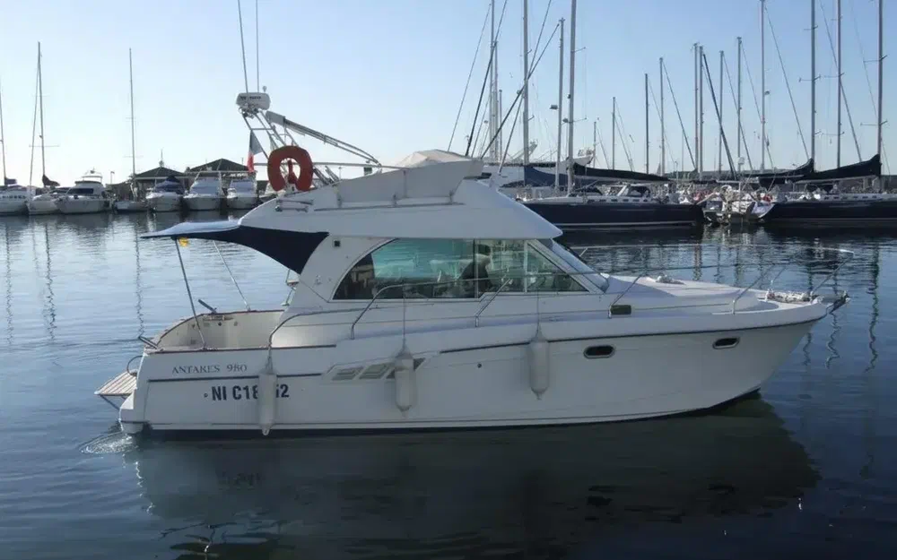 slider 1 Beneteau Antares 980 Fly
