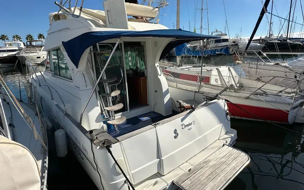slider 2 Beneteau Antares 980 Fly