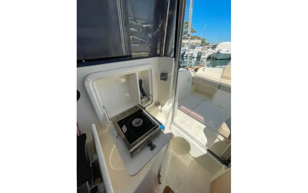 slider 4 Jeanneau Merry Fisher 725 Legende