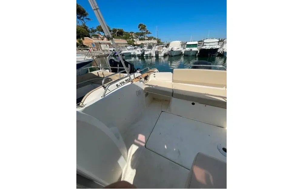 slider 5 Jeanneau Merry Fisher 725 Legende