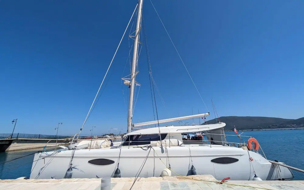 slider 11 Fountaine Pajot Orana 44