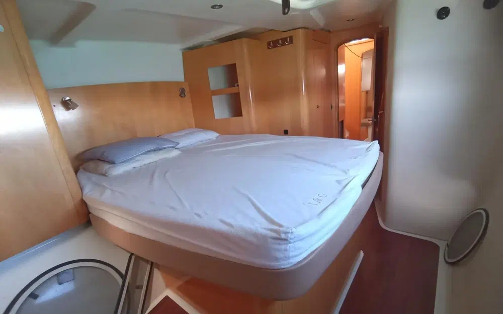 slider 1 Fountaine Pajot Orana 44