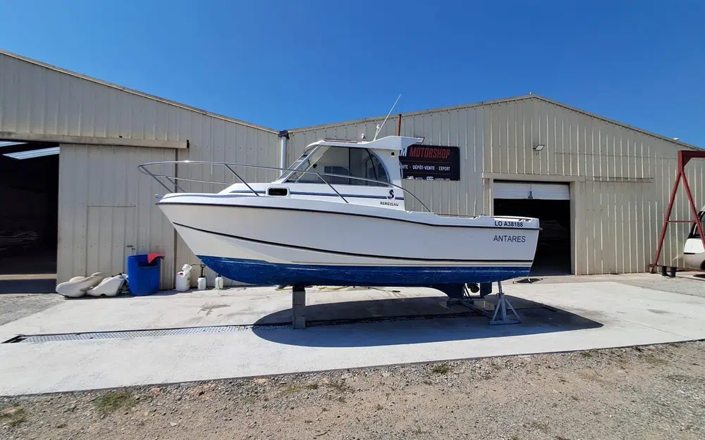 slider 2 Beneteau Antares S6TF