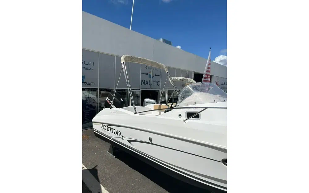 slider 9 Beneteau Flyer 750 Sundeck