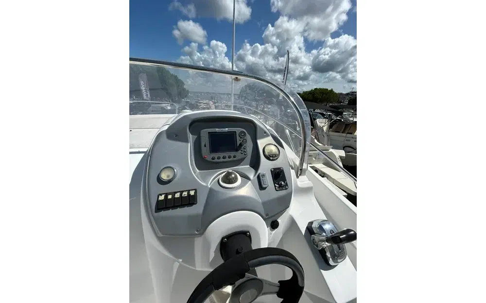 slider 1 Beneteau Flyer 750 Sundeck