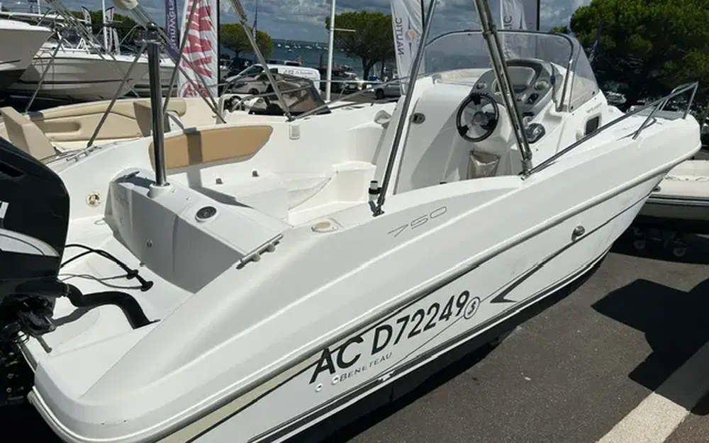 slider 0 Beneteau Flyer 750 Sundeck