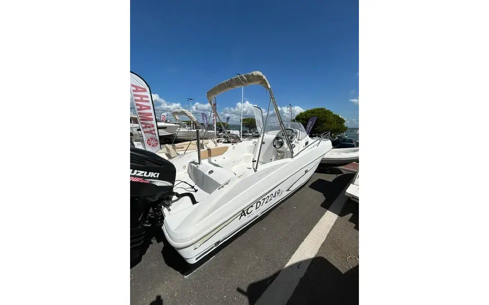 slider 4 Beneteau Flyer 750 Sundeck
