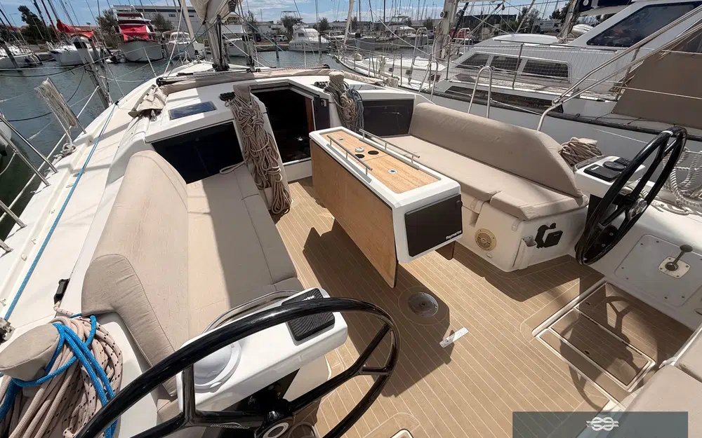 slider 32 Dufour 430 Grand Large