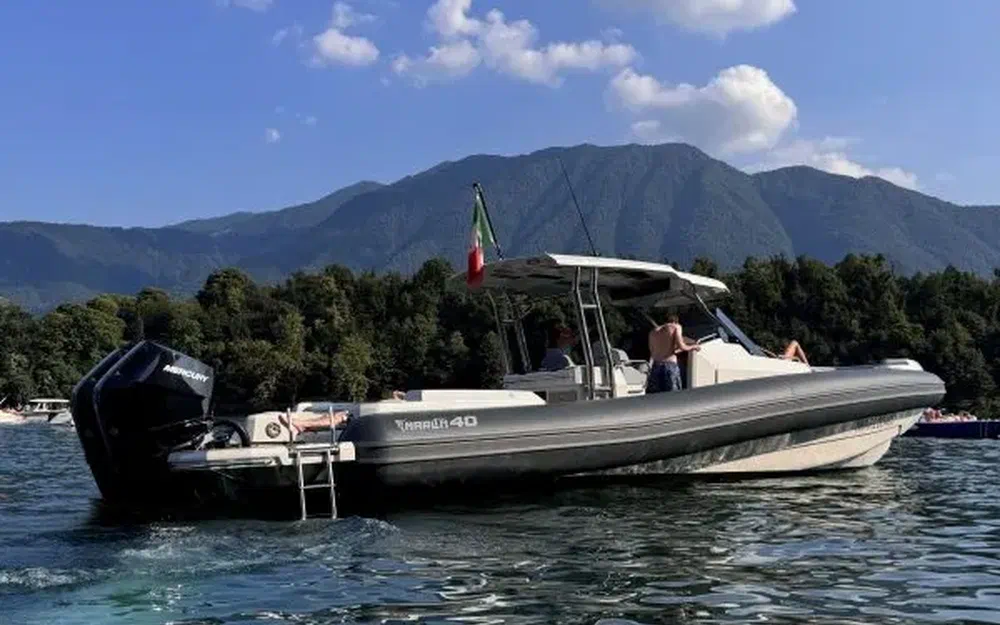 slider 2 Marlin Boat 40