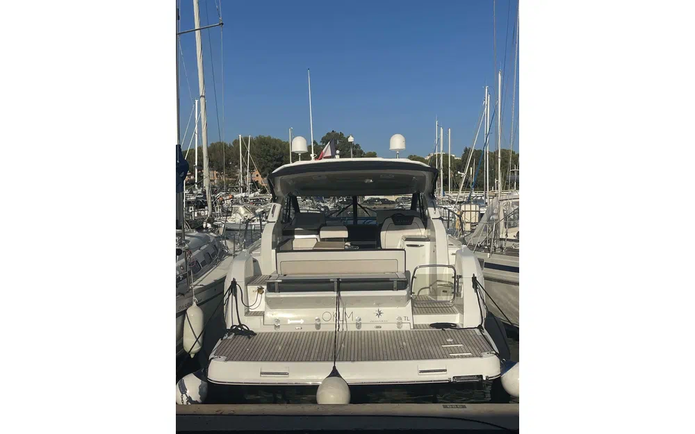 slider 1 Jeanneau Leader 36 Sportop