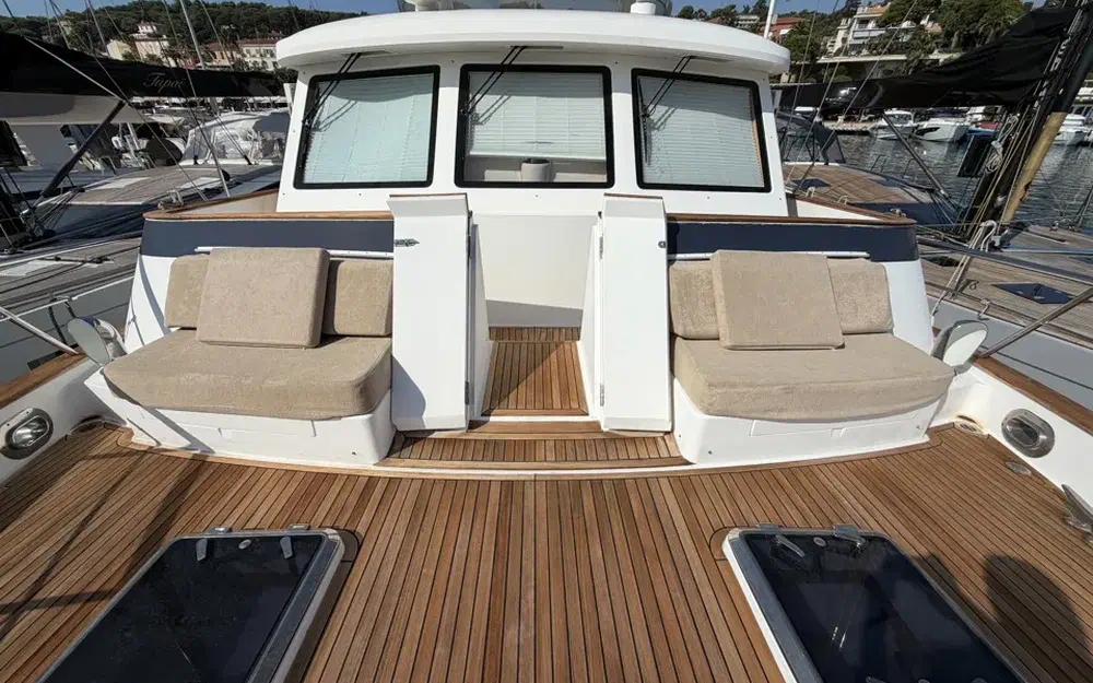 slider 24 Grand Banks Aleutian 59