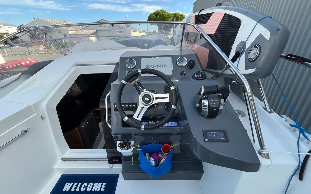 slider 4 Beneteau Flyer 8.8 SUNdeck