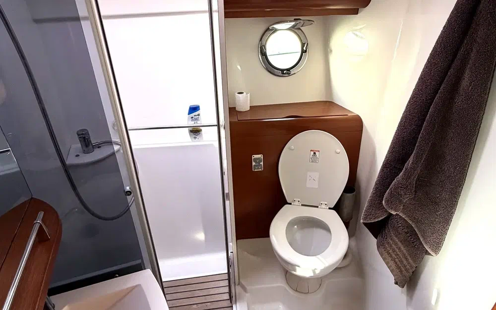 slider 9 Beneteau Monte Carlo 42