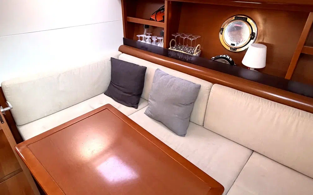 slider 12 Beneteau Monte Carlo 42