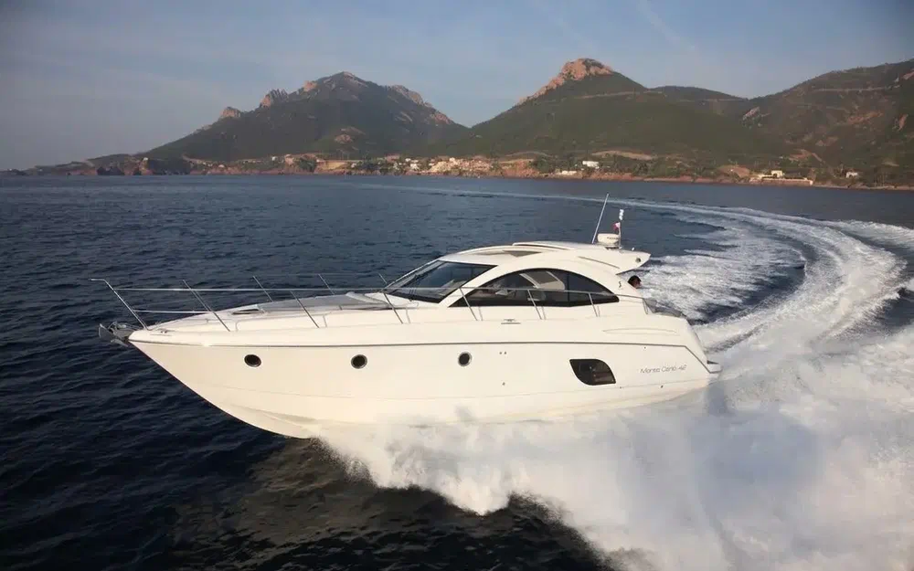 slider 1 Beneteau Monte Carlo 42