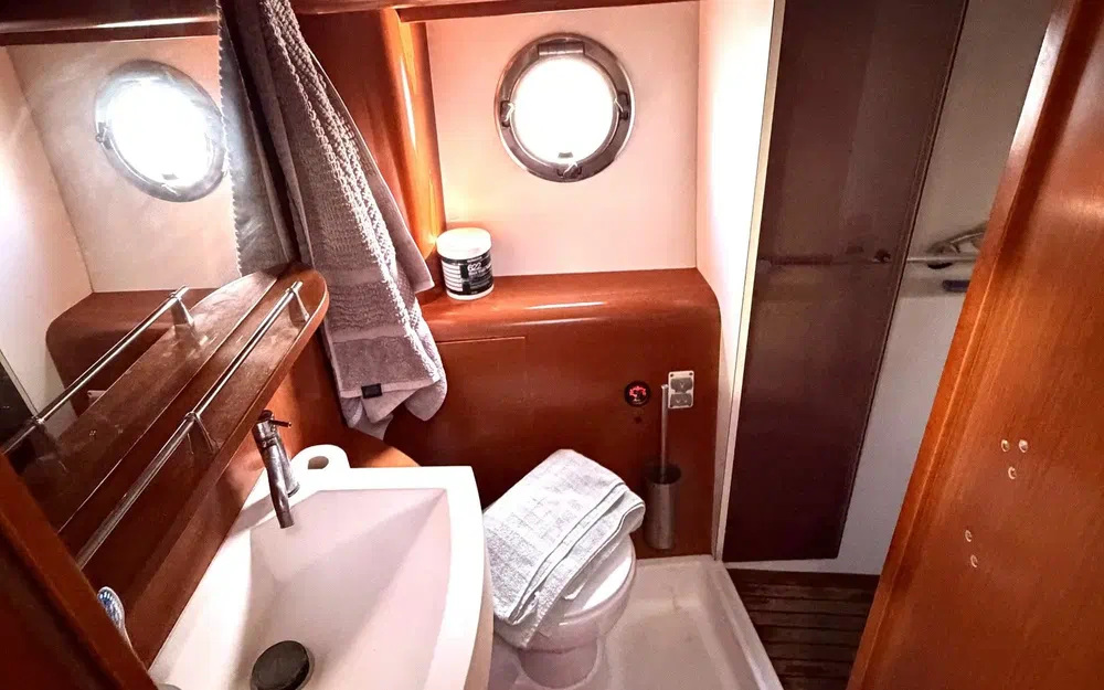 slider 6 Beneteau Monte Carlo 42
