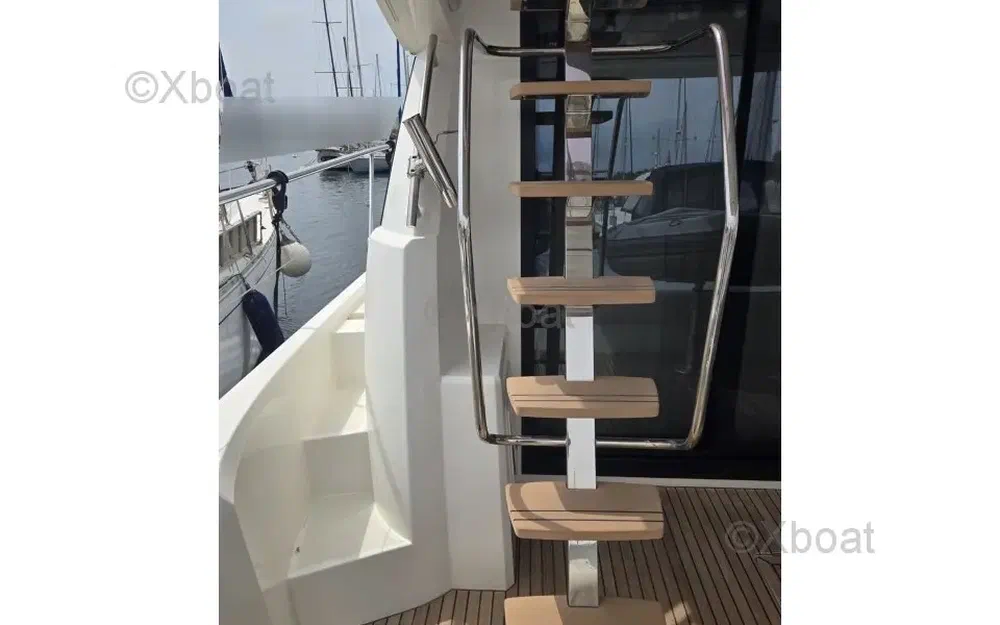 slider 11 Prestige Yachts 460 Fly