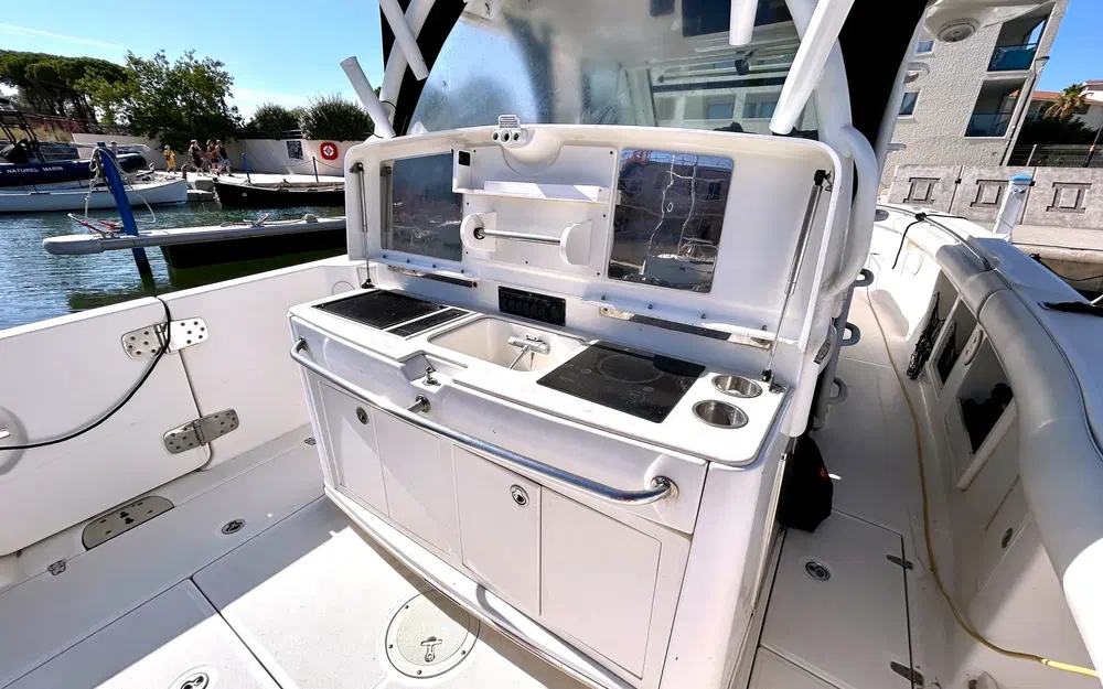 slider 7 Boston Whaler 370 Outrage