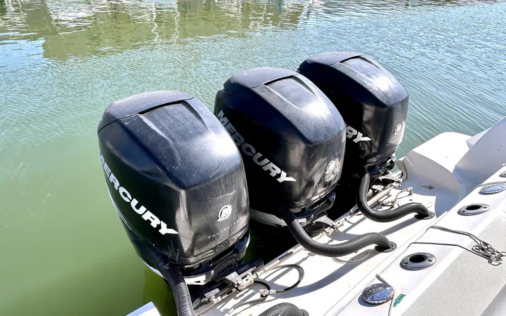 slider 11 Boston Whaler 370 Outrage