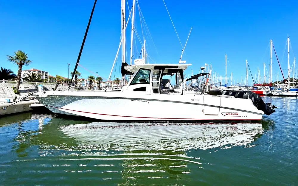slider 1 Boston Whaler 370 Outrage