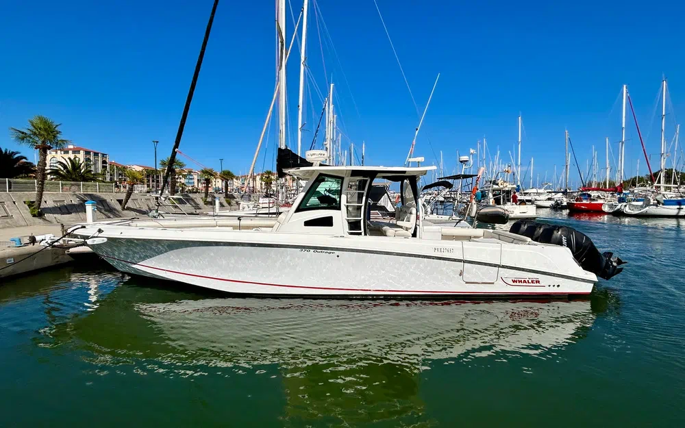 slider 12 Boston Whaler 370 Outrage