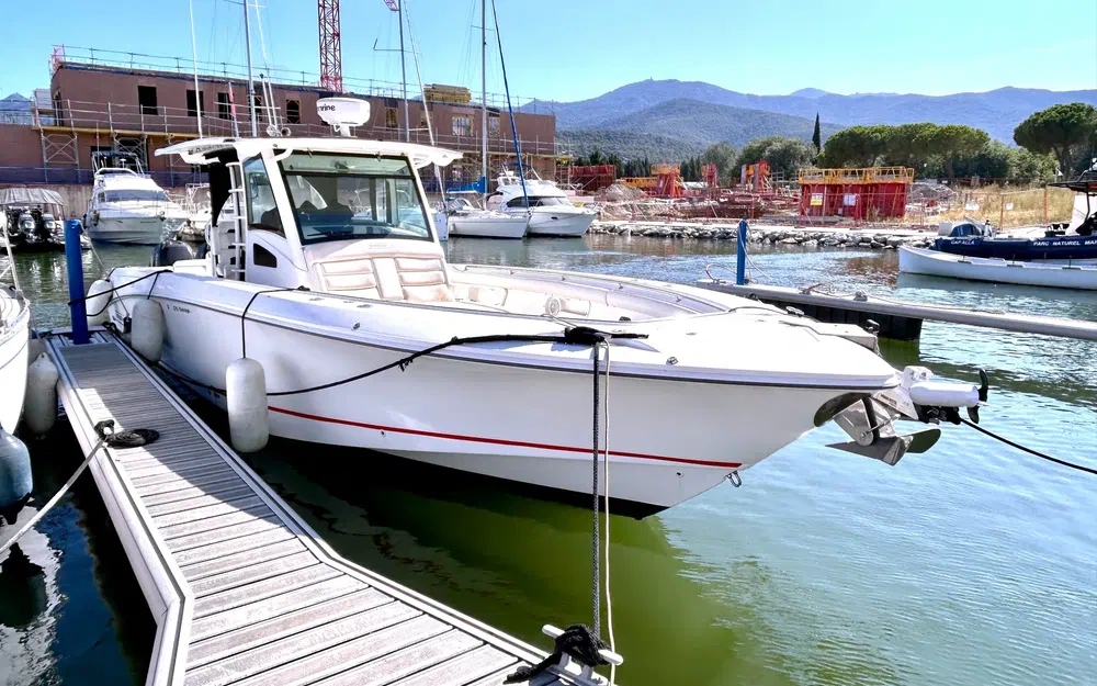 slider 3 Boston Whaler 370 Outrage