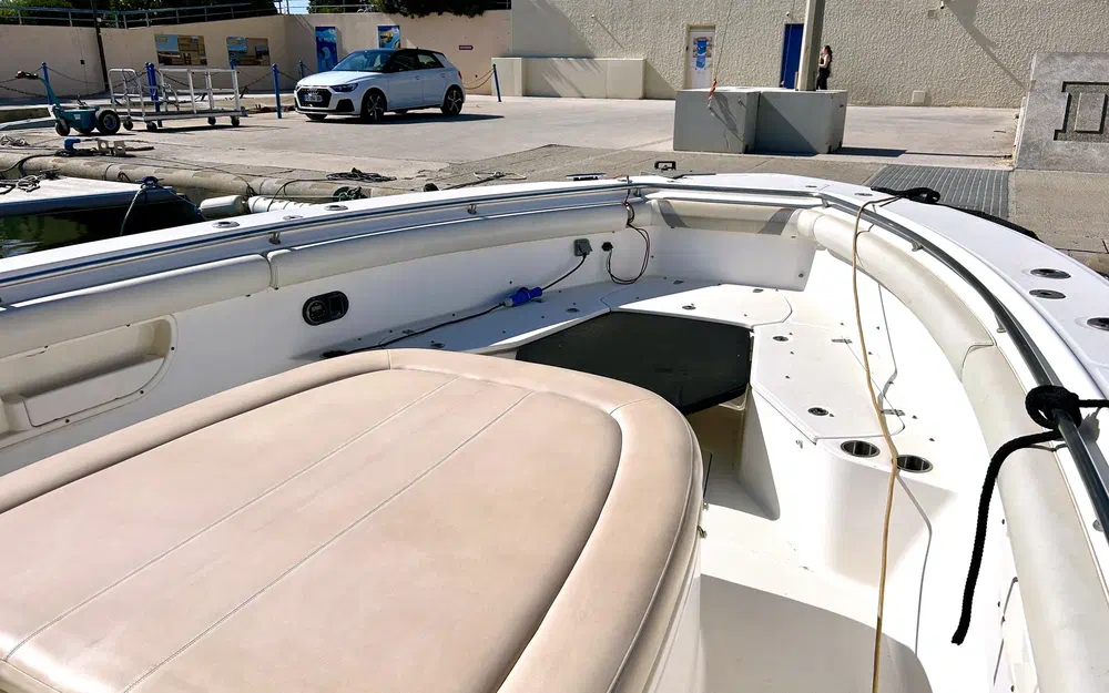 slider 6 Boston Whaler 370 Outrage