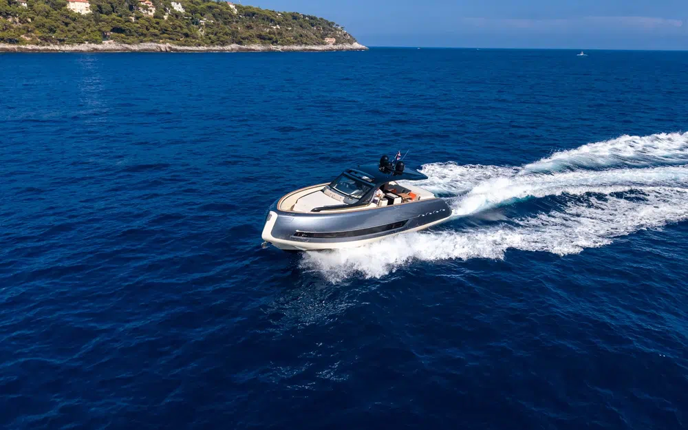 slider 15 Invictus 460 TT