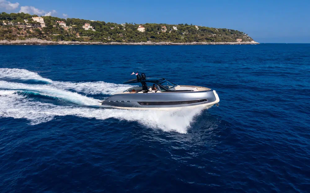 slider 16 Invictus 460 TT